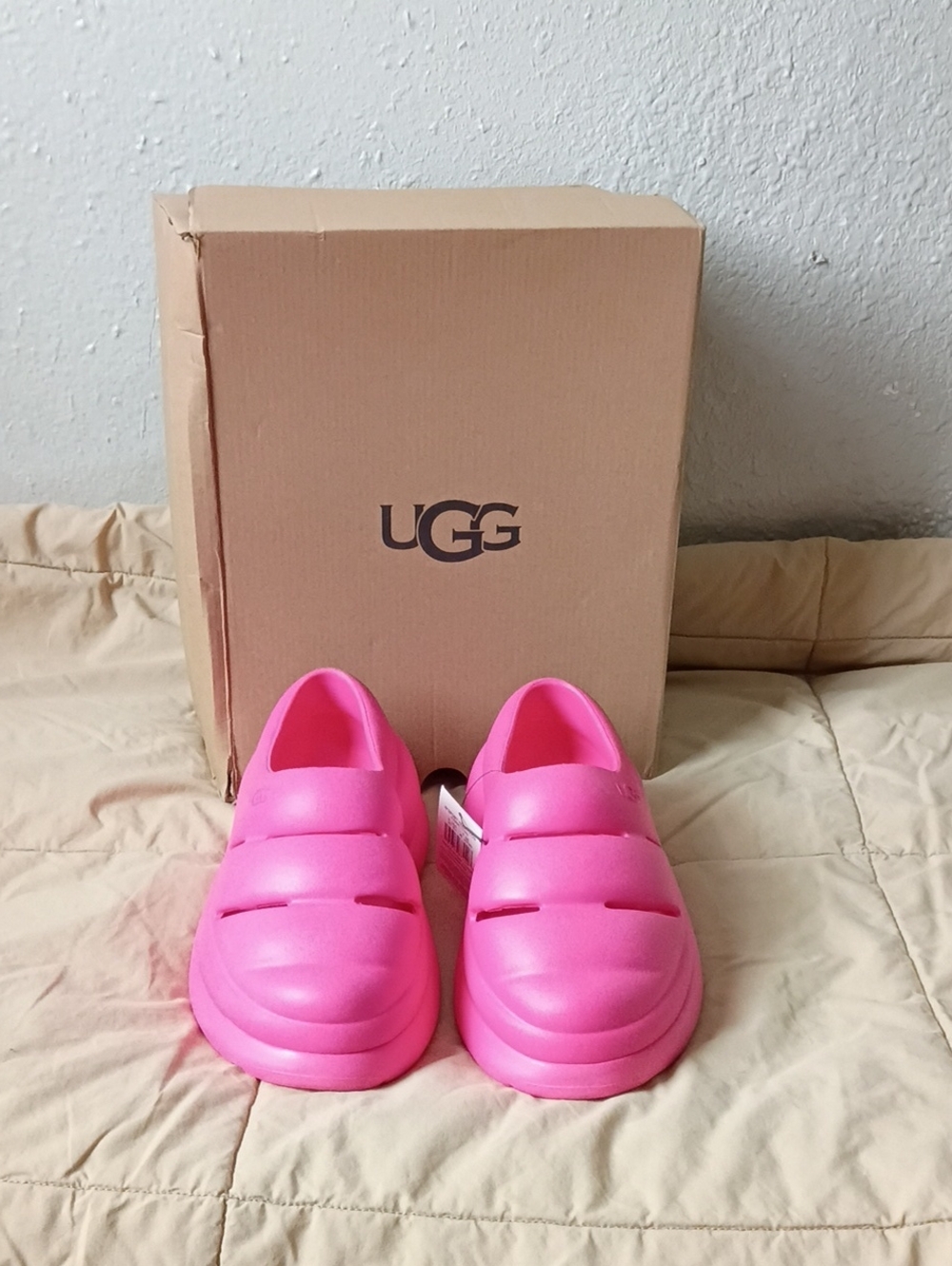 Nwt UGG W sport yeah clog Size 9